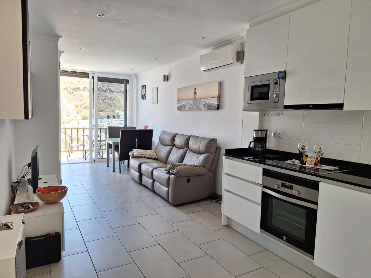 Solaris - Refurbished, Top Floor, Sea Views Puerto Rico  Luaran gambar