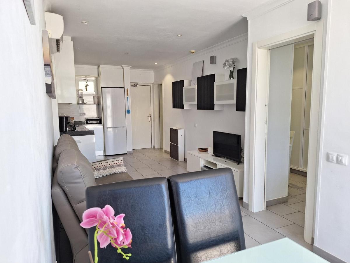 Solaris - Refurbished, Top Floor, Sea Views Puerto Rico  Luaran gambar