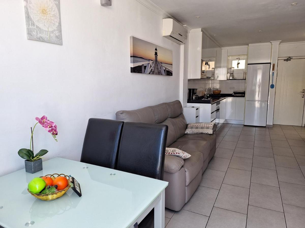 Solaris - Refurbished, Top Floor, Sea Views Puerto Rico  Luaran gambar