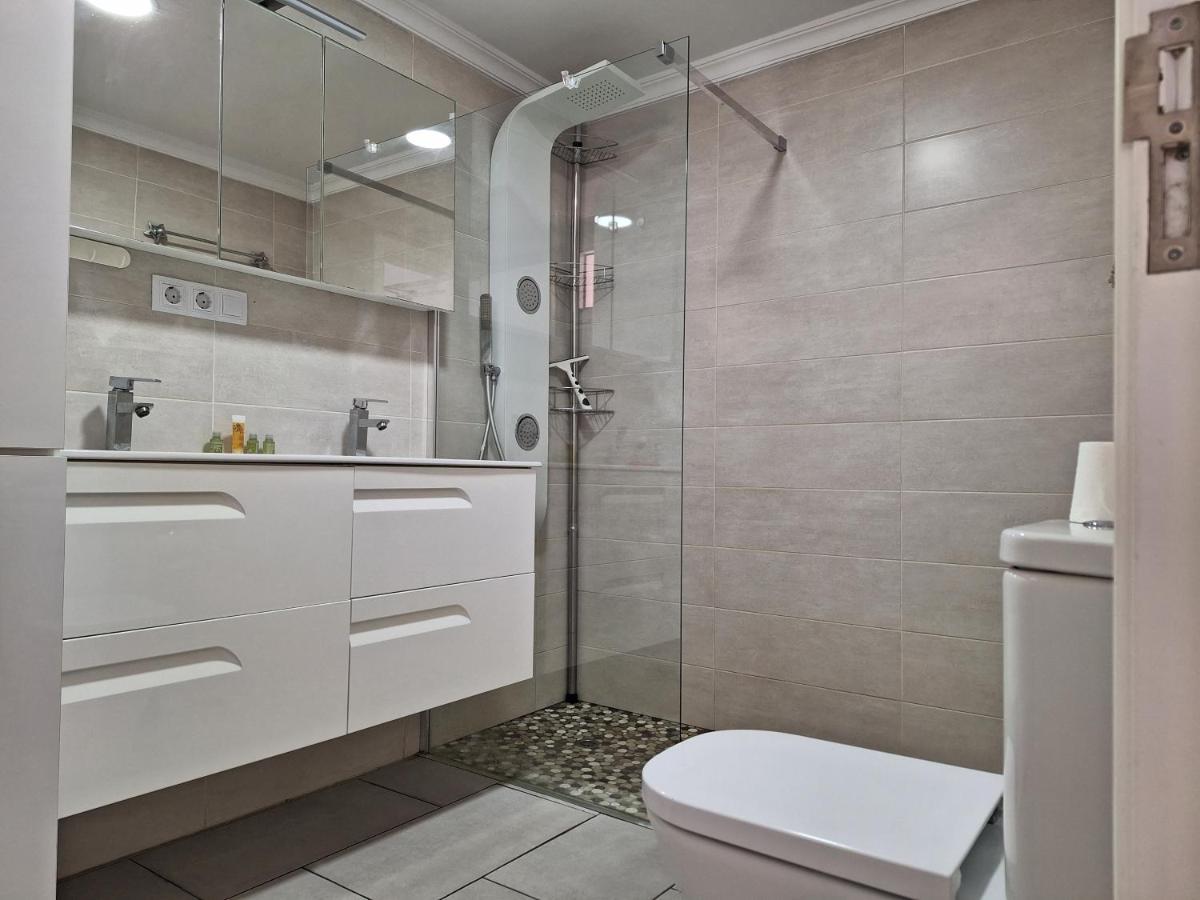 Solaris - Refurbished, Top Floor, Sea Views Puerto Rico  Luaran gambar