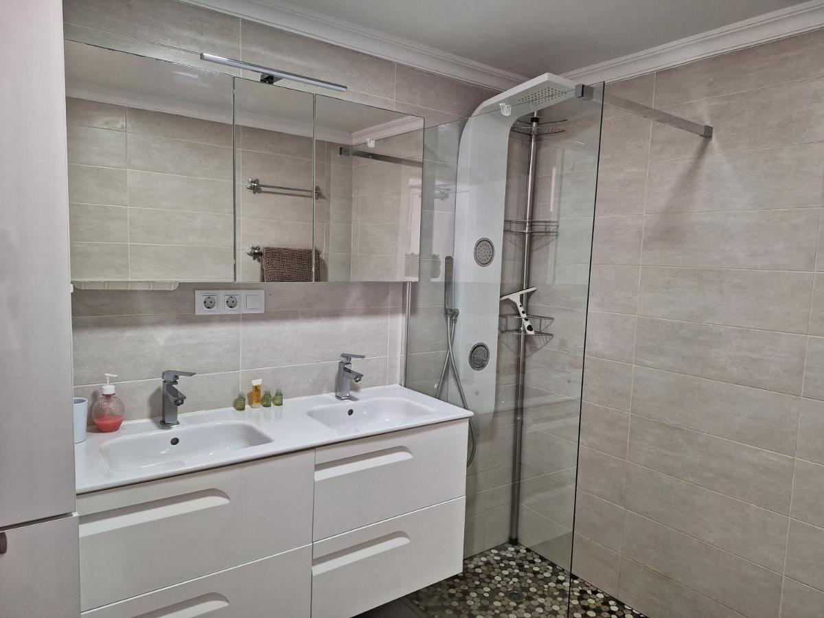 Solaris - Refurbished, Top Floor, Sea Views Puerto Rico  Luaran gambar